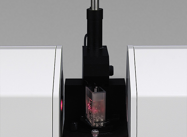 Increased optical concentration of the sample through the long optical path of the laser beam in the sample fluid in the CUVETTE 50